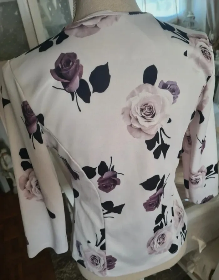 Veste fleurie Taille 38 - photo numéro 3