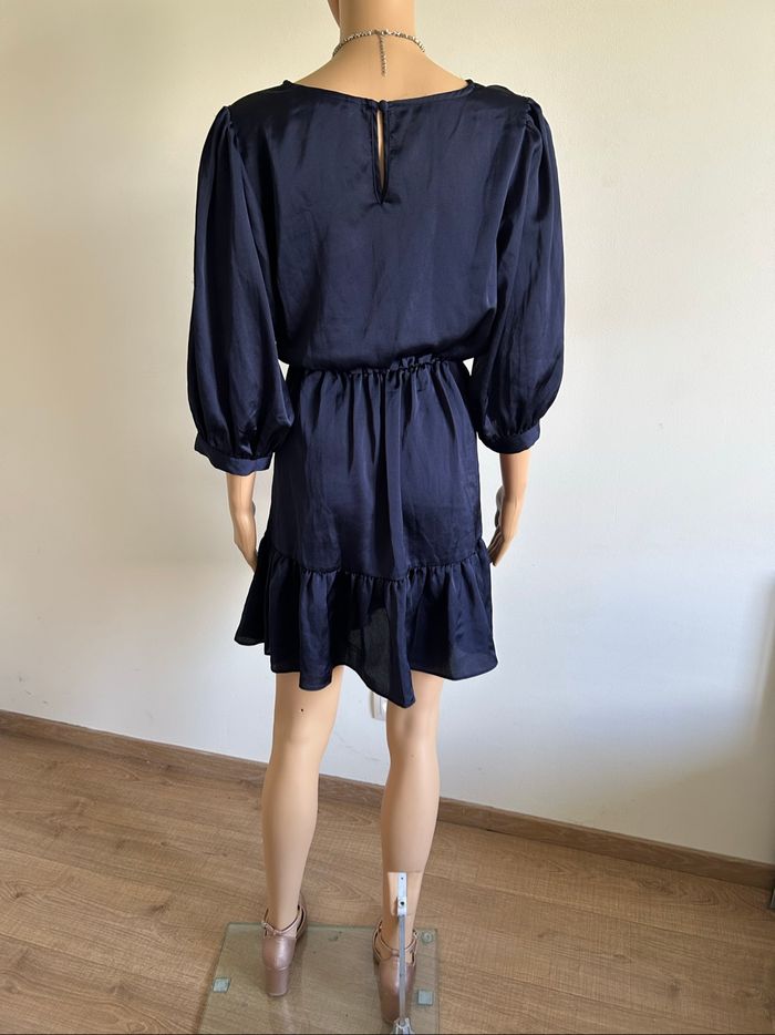Robe bleue marine satinée Naf Naf taille 38 jamais portée - photo numéro 6