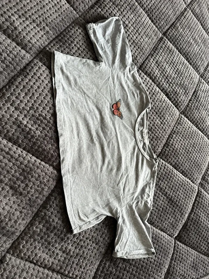 Teeshirt top court