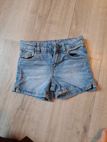 Short jeans