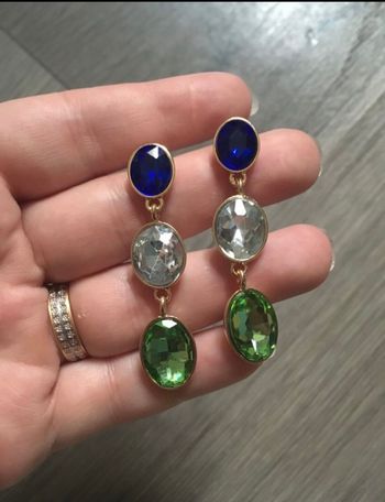 Boucles d’oreilles pendantes NEUVES pour femme  avec pierres couleurs bleu foncé, blanc et vert
