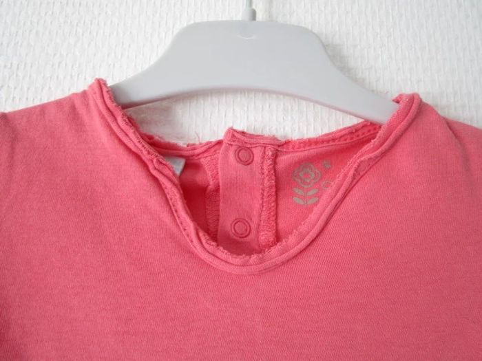 T-shirt corail col tunisien Obaïbi 6 mois TBE - photo numéro 3