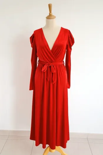 Robe longue rouge en velours