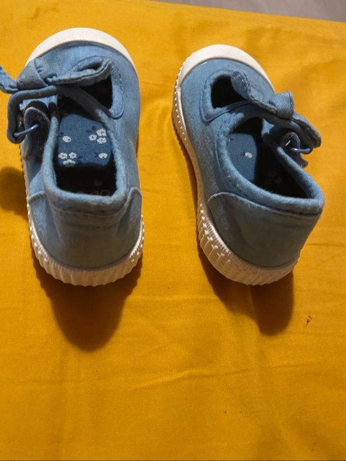 Chaussure bleu à scratch taille 22 - photo numéro 3