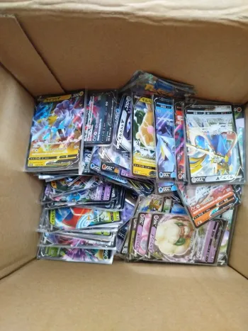 Lot de 100 cartes pokemon V neuves japonaises avec sleeve