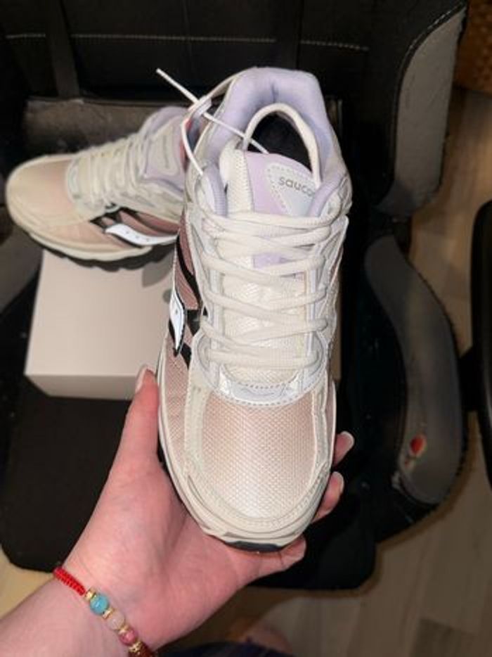 Saucony blanche et rose neuf taille 40 - photo numéro 2