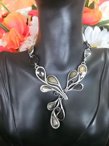 Collier original pailleté