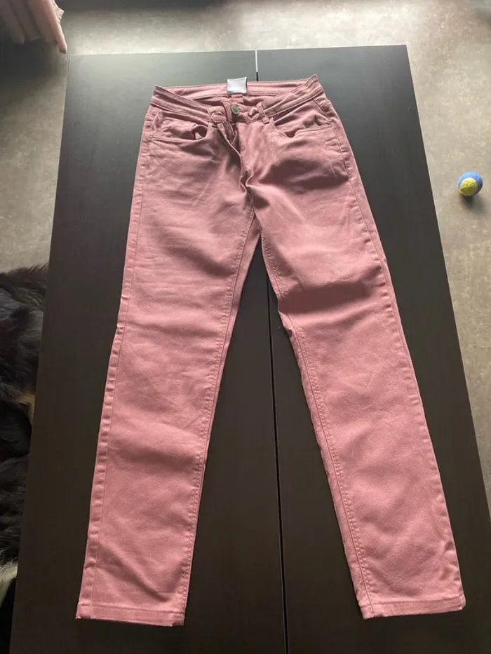 Jean rose neuf T38