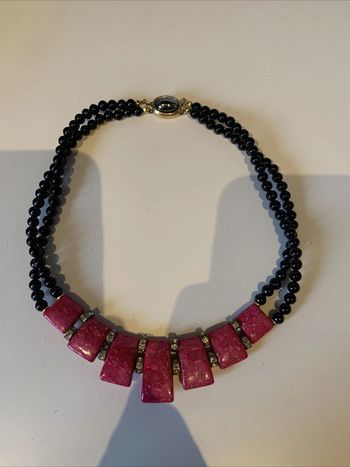 Collier Fantaisie Perles Noir Et Fushia Ras De Cou