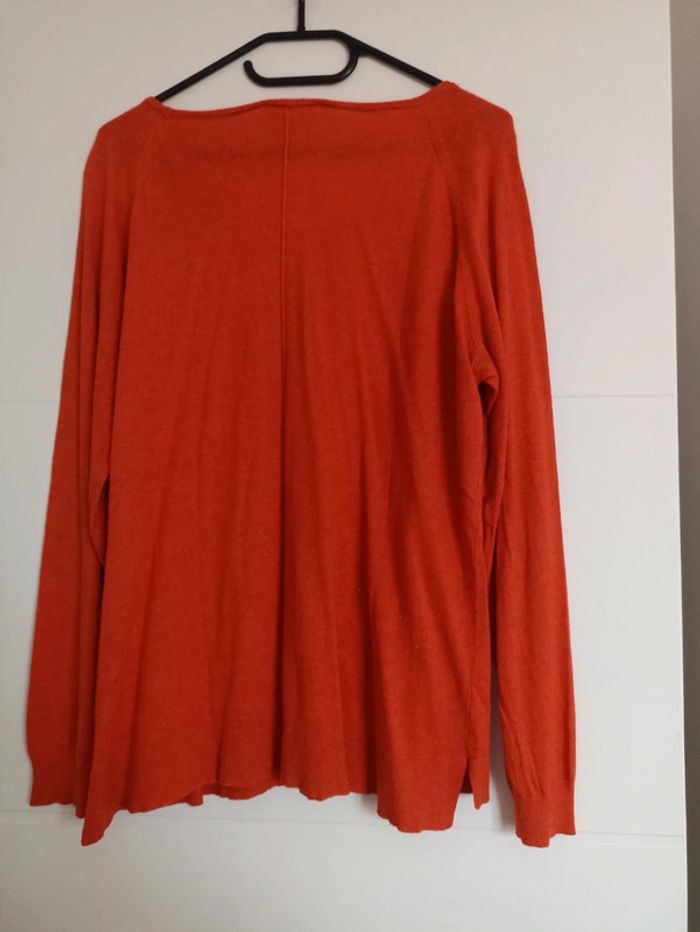 Pull orange pailleté - photo numéro 2