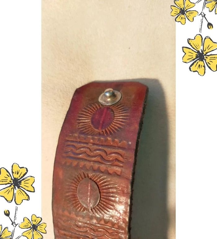 Bracelet vintage en cuir gravé – Collection Terres d’Ailleurs - photo numéro 3