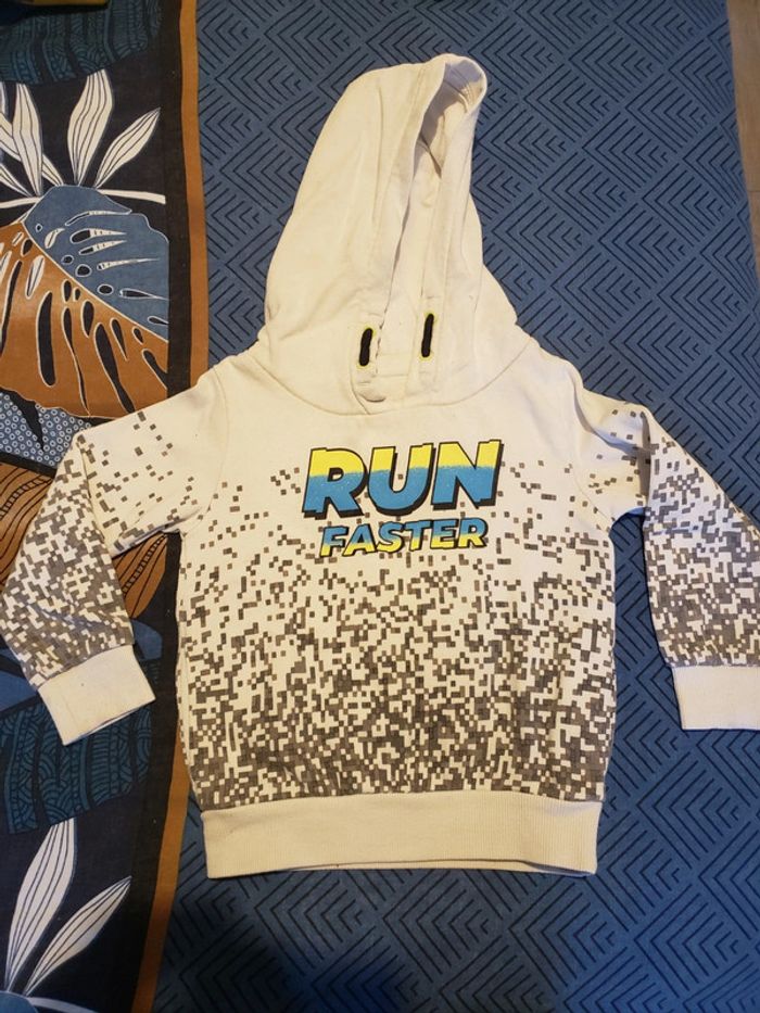 Sweat a capuche blanc et gris la halle 4 ans