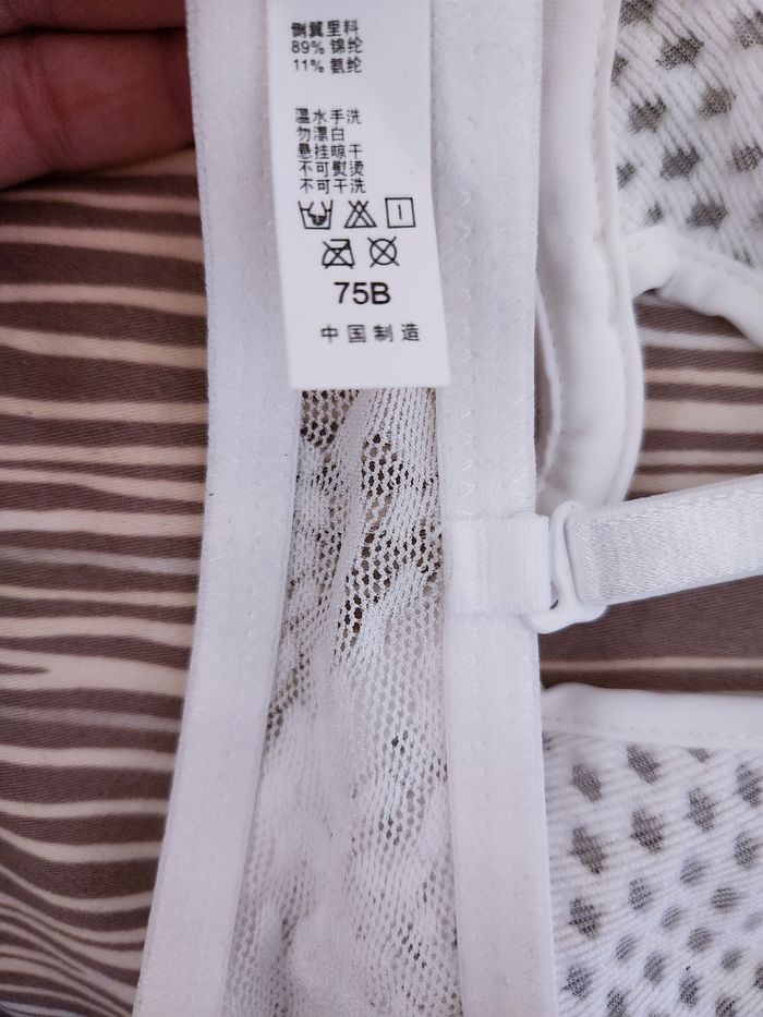 Soutien gorge décolleté neuf - photo numéro 4