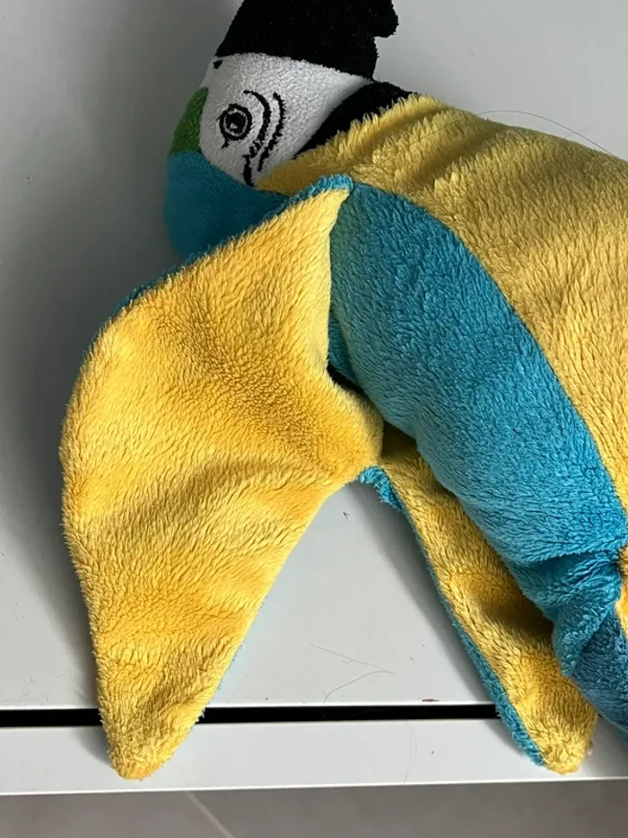 Peluche perroquet bleu et jaune - photo numéro 4