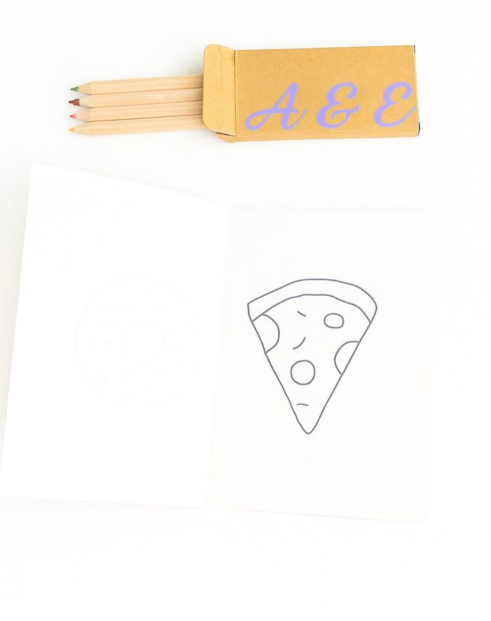 Cahier à colorier  et crayon de couleur - photo numéro 2