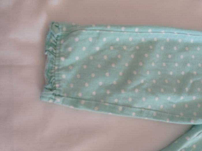 Caleçon ou pantalon couleur vert clair avec petits pois blanc dentelle en bas des jambes marque tape à l'oeil taille 18 mois 81cm taille élastique voir photos - photo numéro 3
