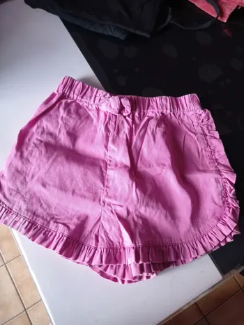 Short rose pour petite fille