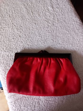 Pochette rouge