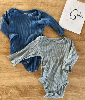 Lot 2 Bodies Kiabi manches longues 6 mois