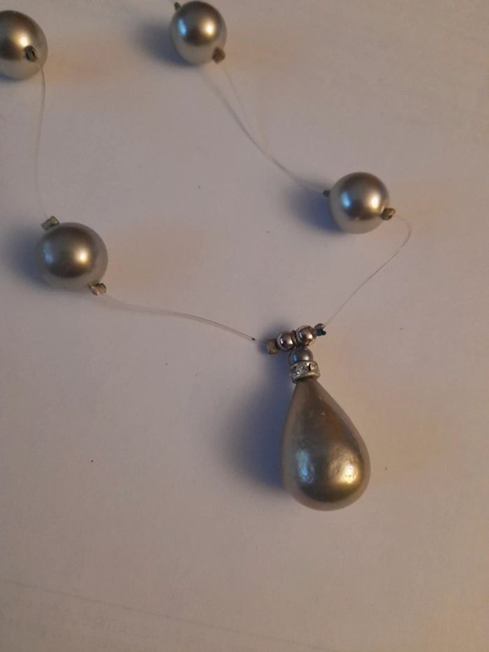 Ensemble Collier + boucles d'oreilles perles grises - photo numéro 2