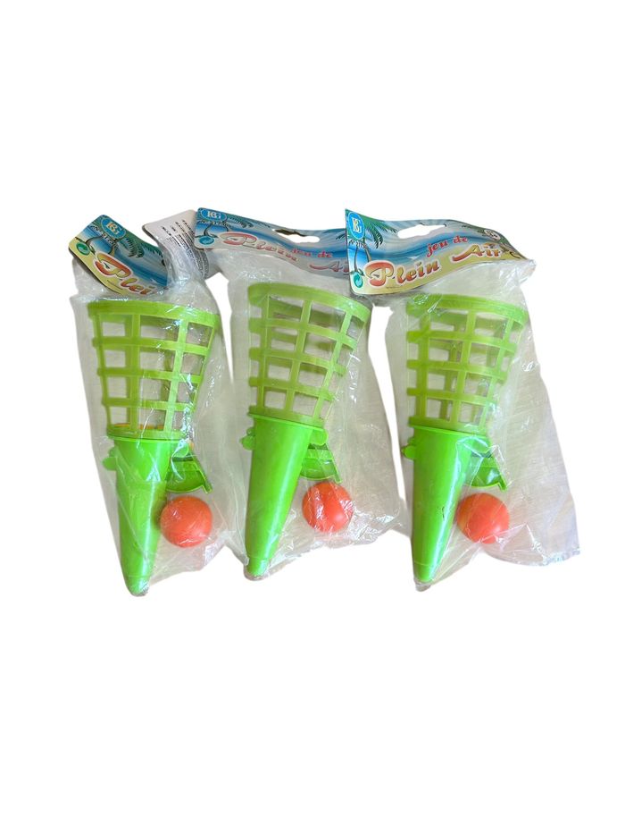 Lot de 3 paniers sauteurs et balles