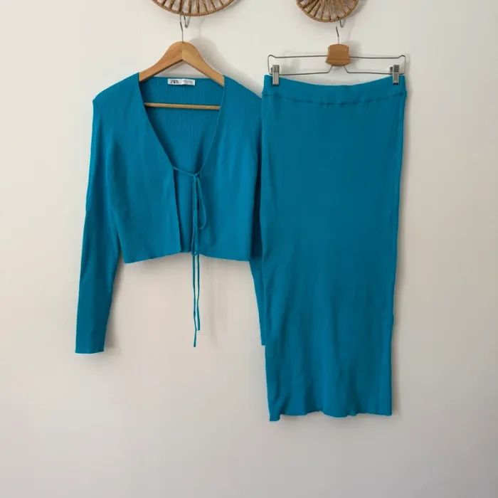 Ensemble Zara jupe taille L et gilet taille XL