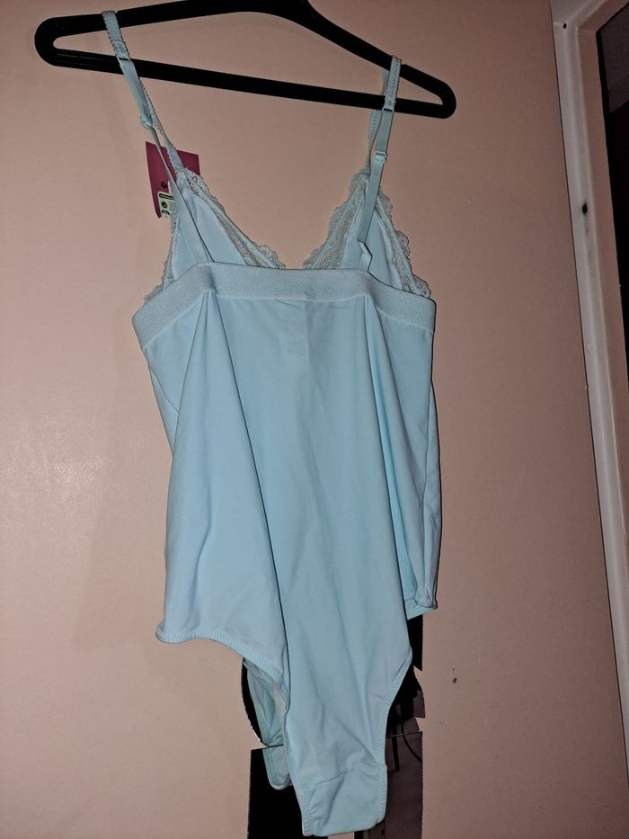 Body taille 38/40 neuf - photo numéro 3