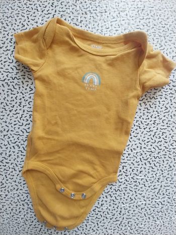 🌈 Body KIABI moutarde 3 mois – trop craquant ! 💛