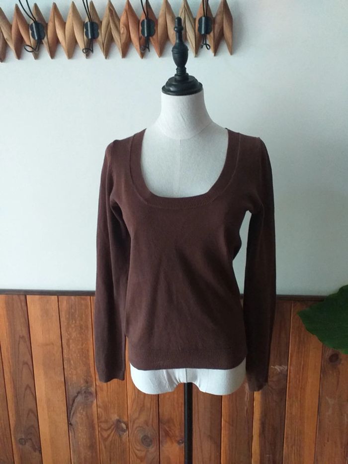 Pull marron col rond