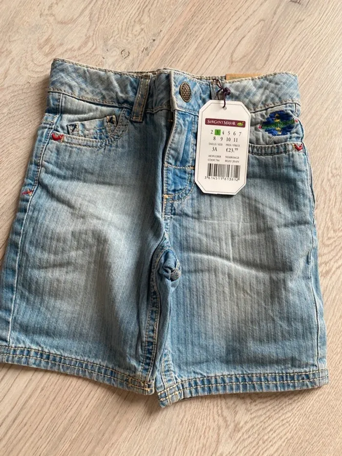 Short bermuda jean délavé et broderies Sergent Major taille 3 ans neuf