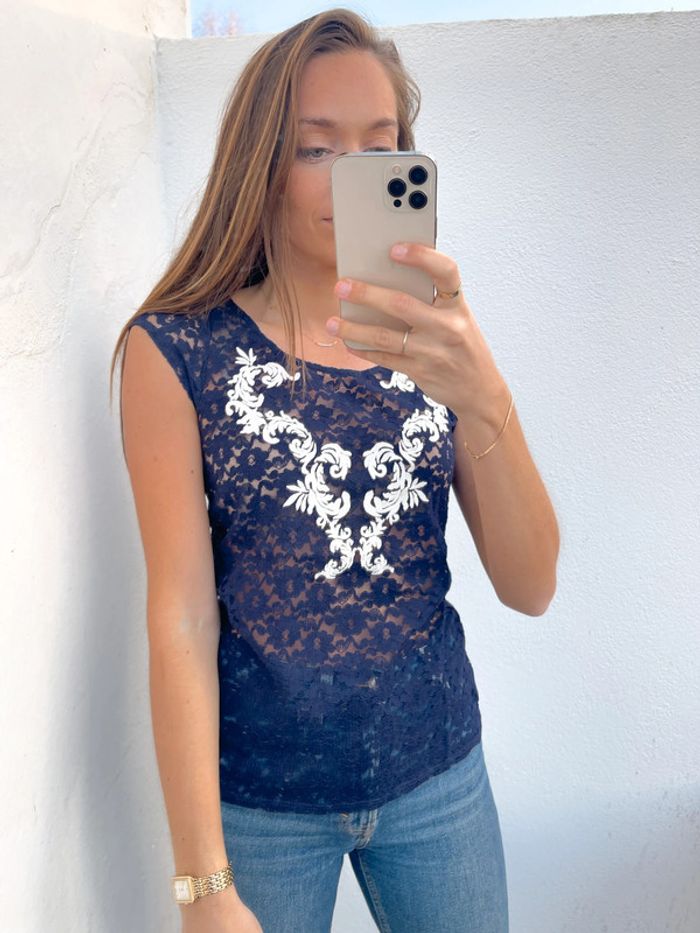 Tee shirt bleu marine et blanc à broderie Naf Naf neuf avec étiquette