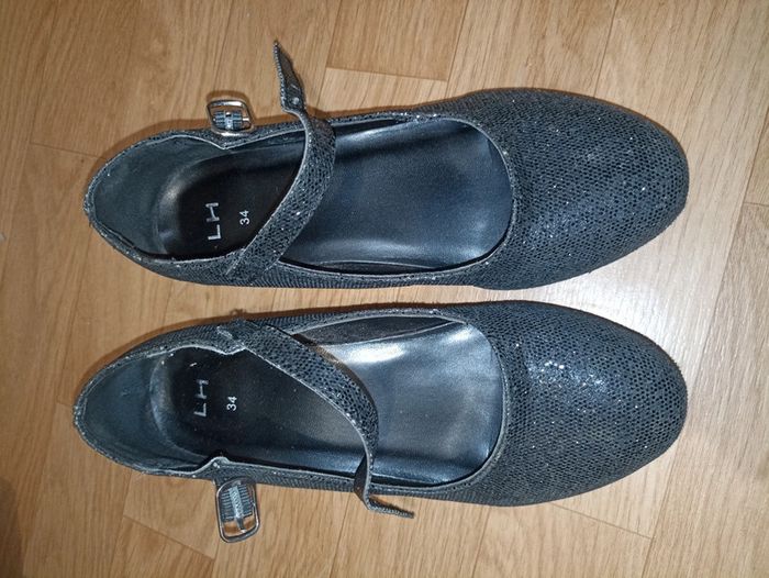 Chaussures soirée avec petit talon.