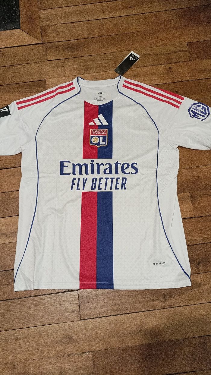 Maillot de Lyon modèle 2026 domicile taille L