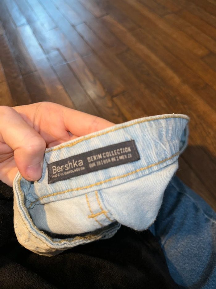 Short en jeans bershka Taille 38 - photo numéro 4