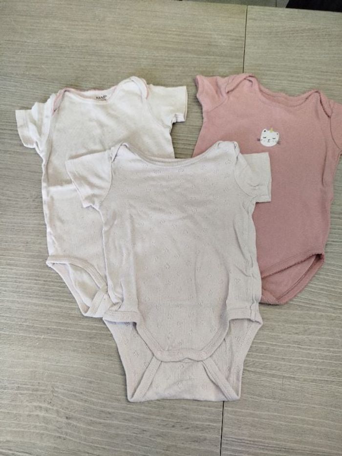Lot de 3 bodies taille 18mois Gémo, Kiabi et boutchou