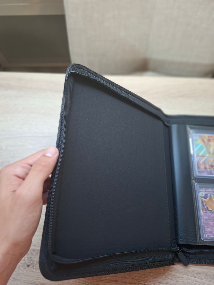 Classeur toploaders Pokémon de rangement pour 128 cartes de qualité premium en noir - photo numéro 3