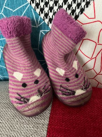 Chaussons chaussette fille taille 23, made in France, isotoner