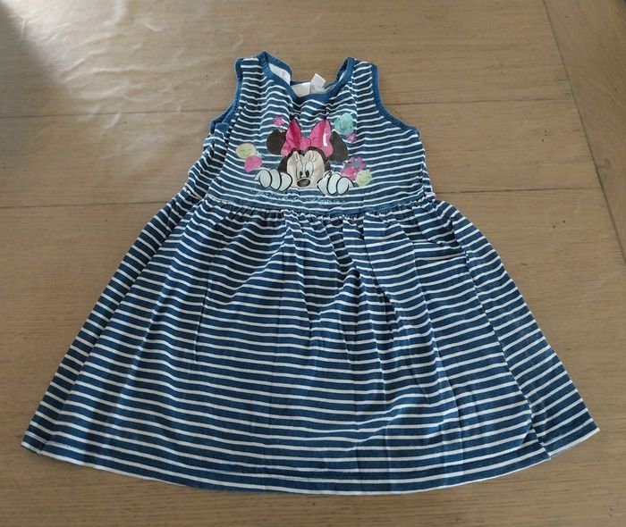 Robe sans manches 5/6ans fille en bon état