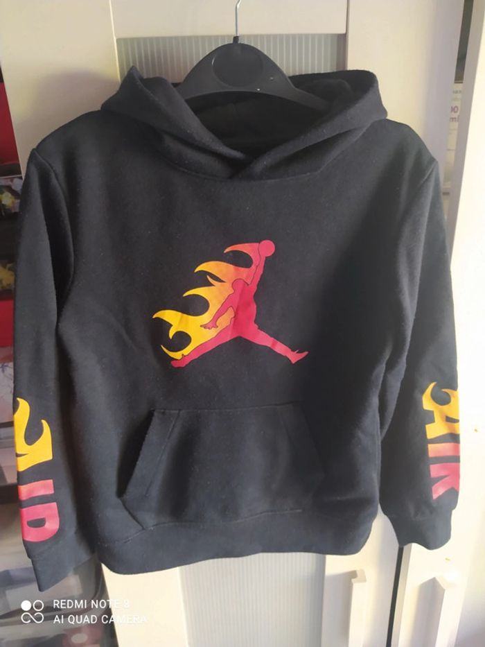 Sweat à capuche taille 6ans Jordan