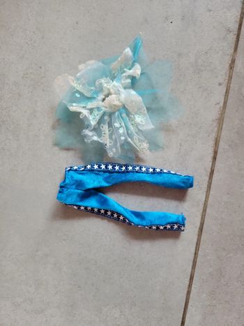 Lot vêtement pantalon et jupe bleu pour poupée