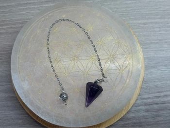 Pendule cristaux améthyste avec chaîne métal bijoux ou divination
