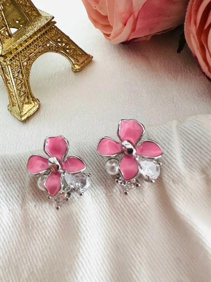 🌸Boucles d’oreilles faites main – fleur rose, petite perle & cristal - photo numéro 6