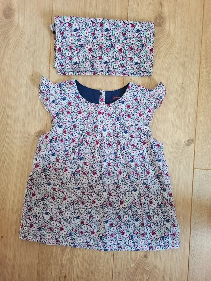 Blouse fleurie + foulard