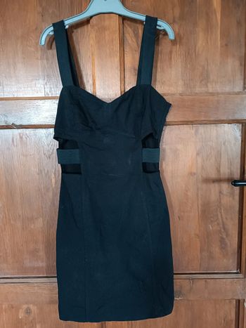 Petite robe noire moulante courte