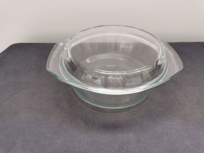 Cocotte ronde en verre avec couvercle diamètre 20 cm
