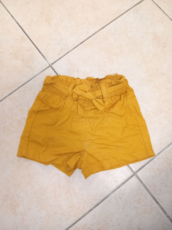 Short moutarde 9 mois