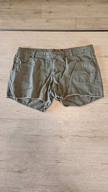 Short pour femme, kaki, H&M, taille 42, nickel