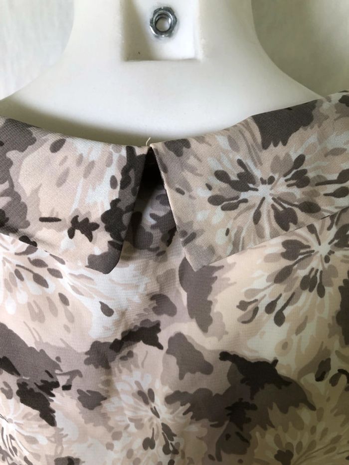 Blouse col rond motifs fleurs taupe et marron H&M manches courtes taille 38 comme neuve - photo numéro 6