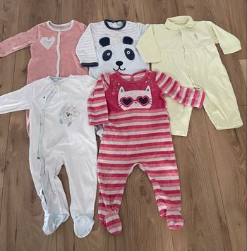 Lot pyjamas 9 mois