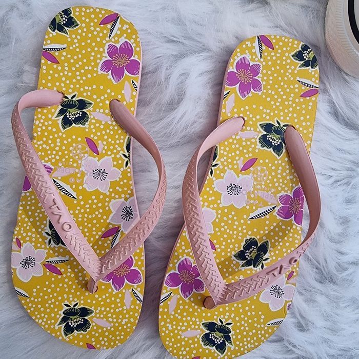 NEUFS🤩🥰🏷 lot tongs et baskets pointure 31 fille 🌺🌺🌺⚘️⚘️ - photo numéro 2